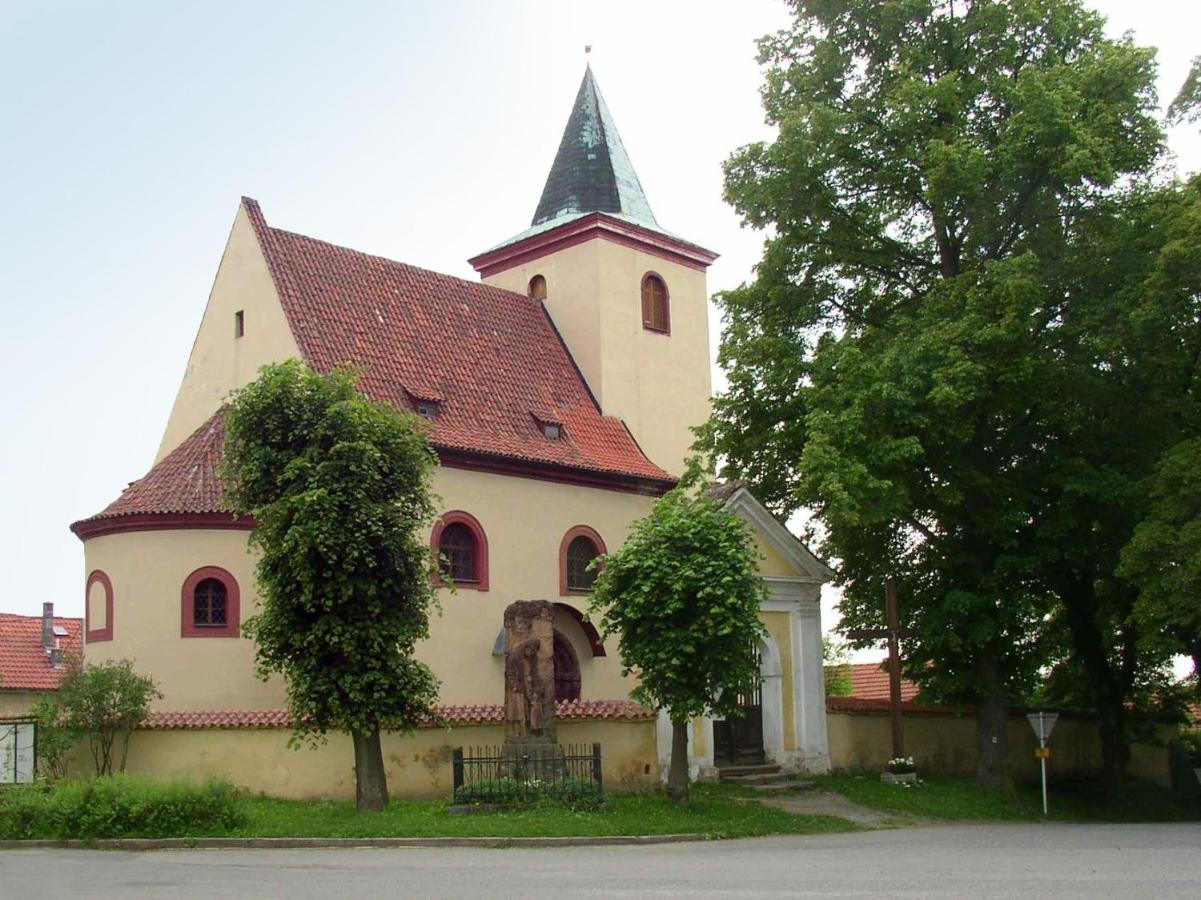 Hrusicka Restaurace A Penzion Hrusice Экстерьер фото
