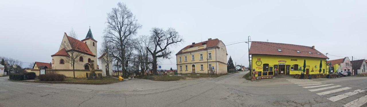 Hrusicka Restaurace A Penzion Hrusice Экстерьер фото